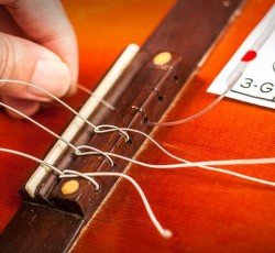 Tìm hiểu về trình tự thay thế dây đàn guitar