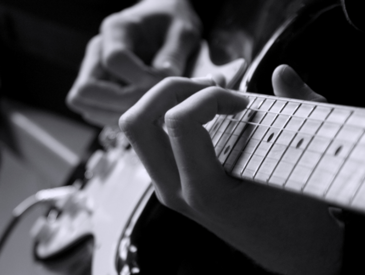 Học đàn guitar đệm hát là bộ môn mà nhiều bạn trẻ lựa chọn
